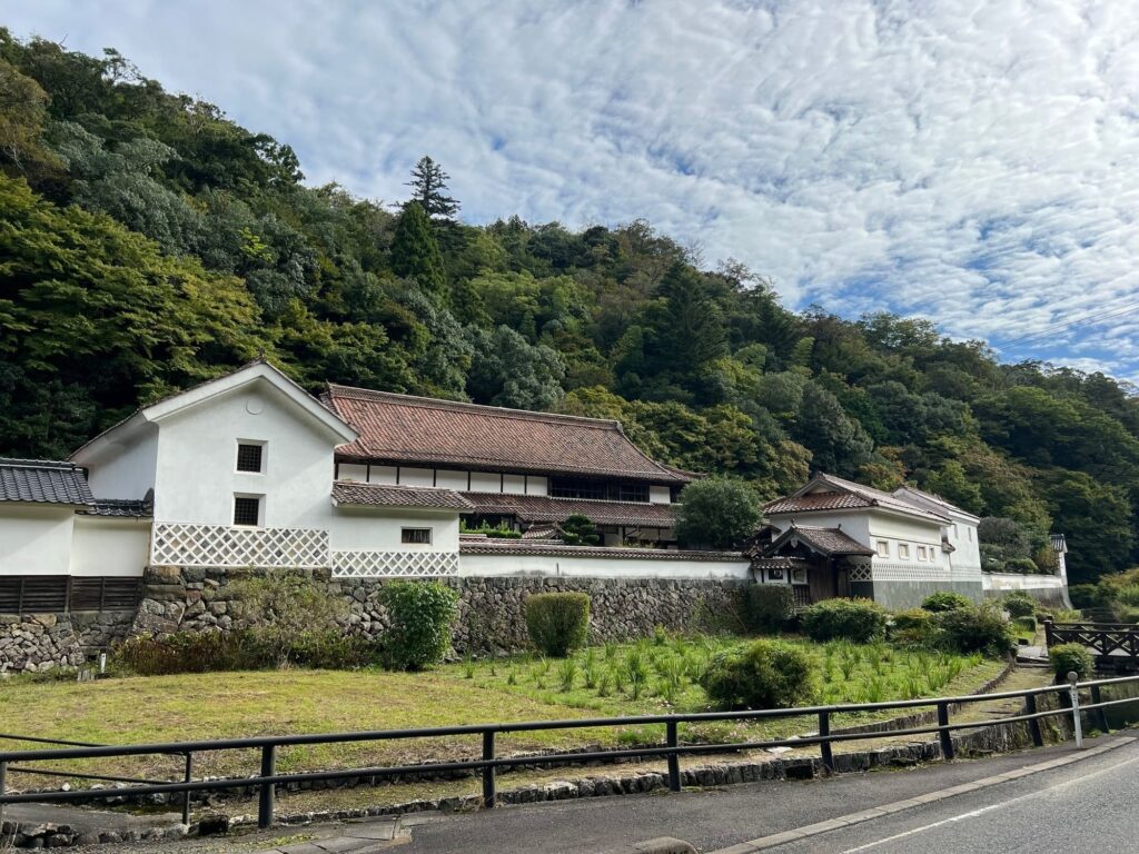 名勝「堀庭園」の支障木伐採